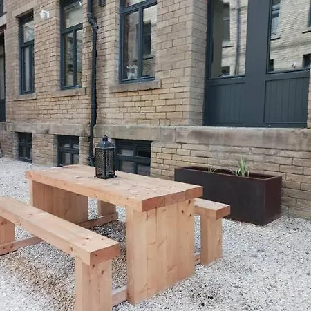 K Suites - 314 Conditioning House * Bradford (West Yorkshire)